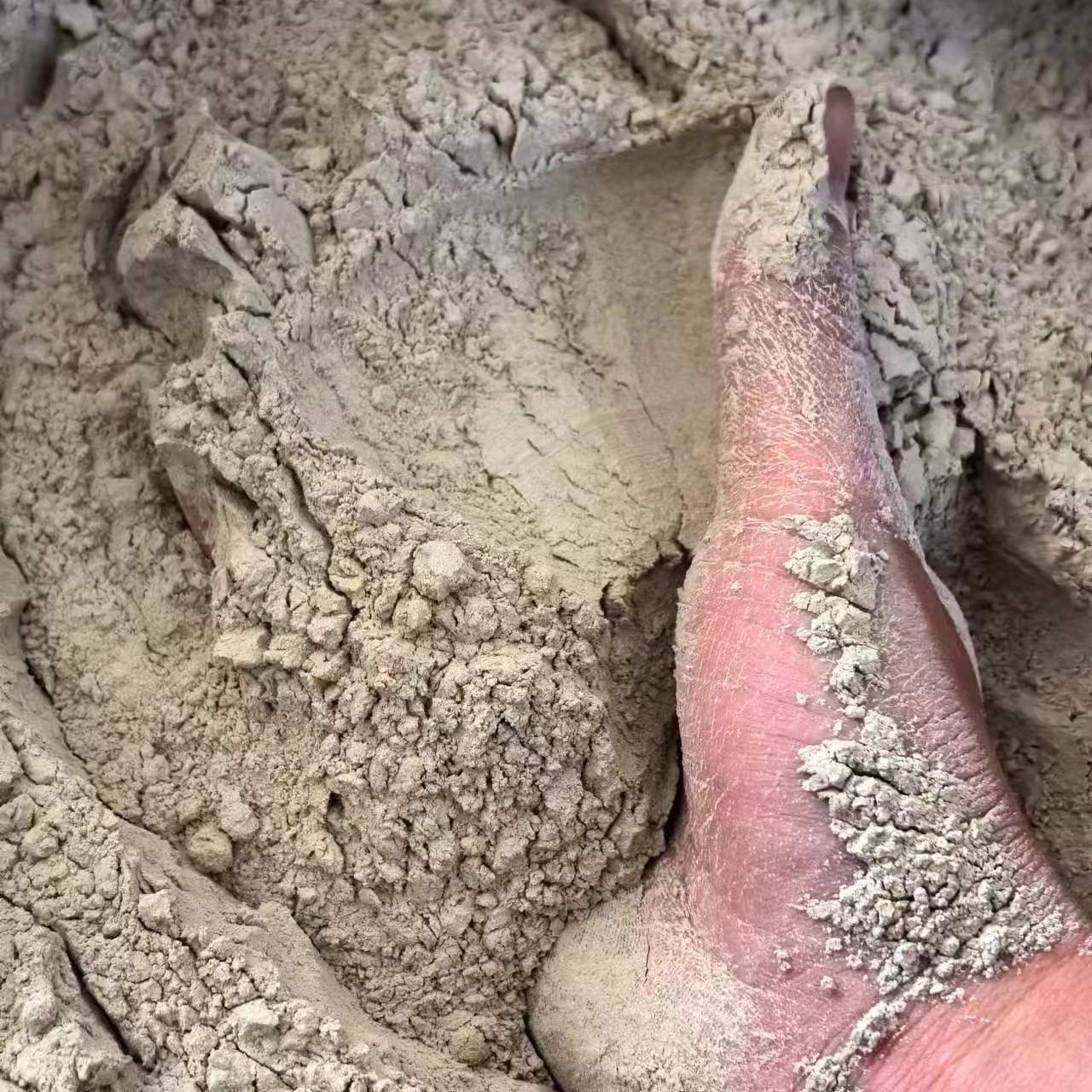 铝酸钙粉供应充足，随时购买。