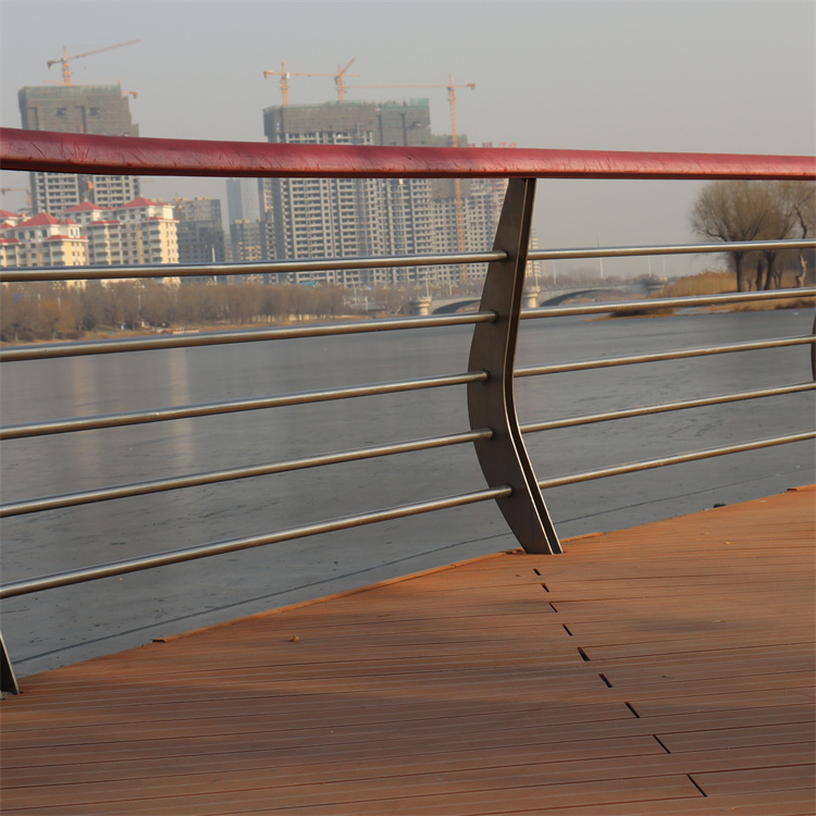 质量好的不锈钢复合管河道护栏行业内