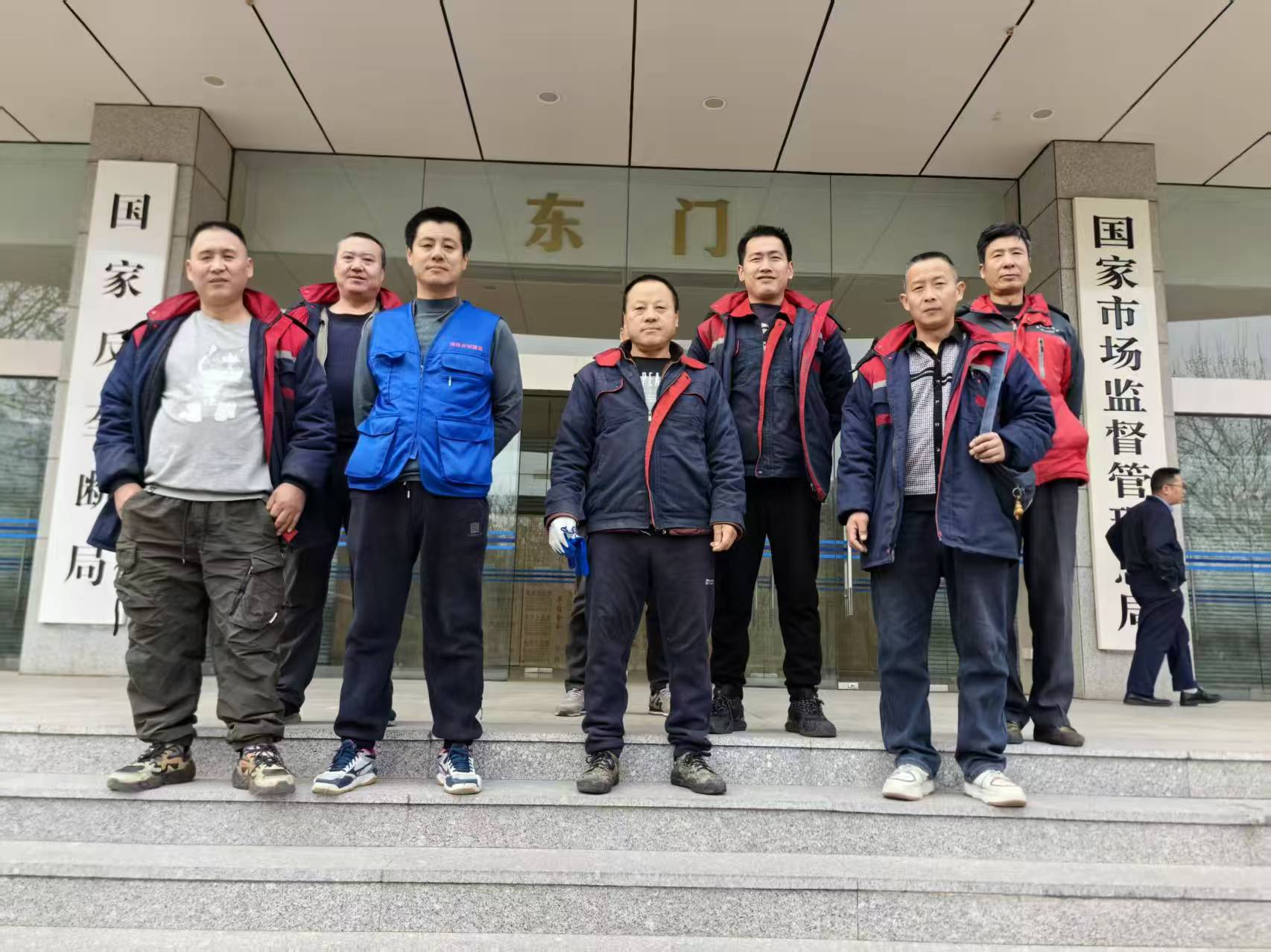 专业承接公司搬家,居民搬家,家具拆装,钢琴搬运,长短途搬家,搬运小时工及办公室搬迁服务!中途不加任何附加费用