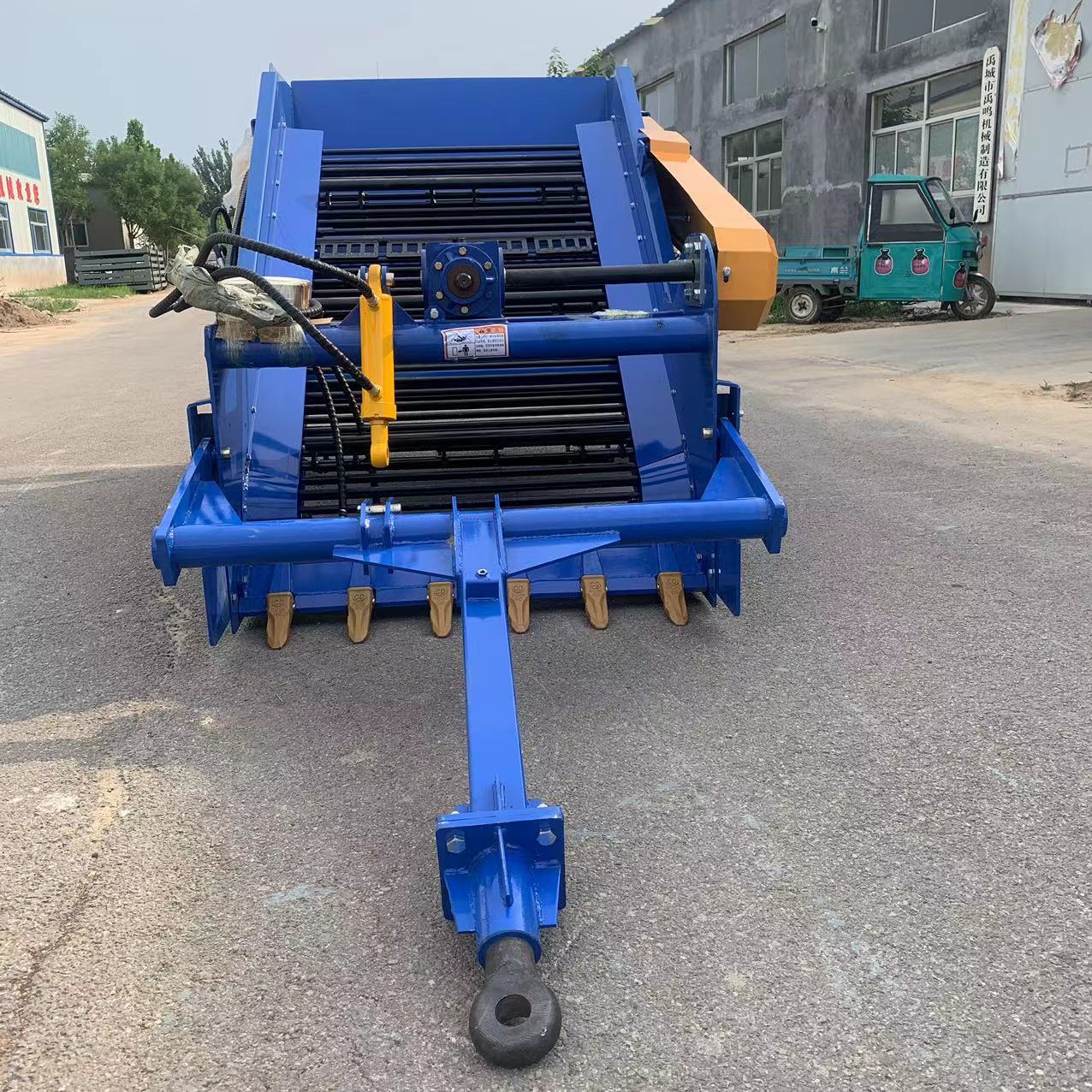 四轮拖拉机带农用捡石机石头清理机砖块捡拾机农田碎石收集机器