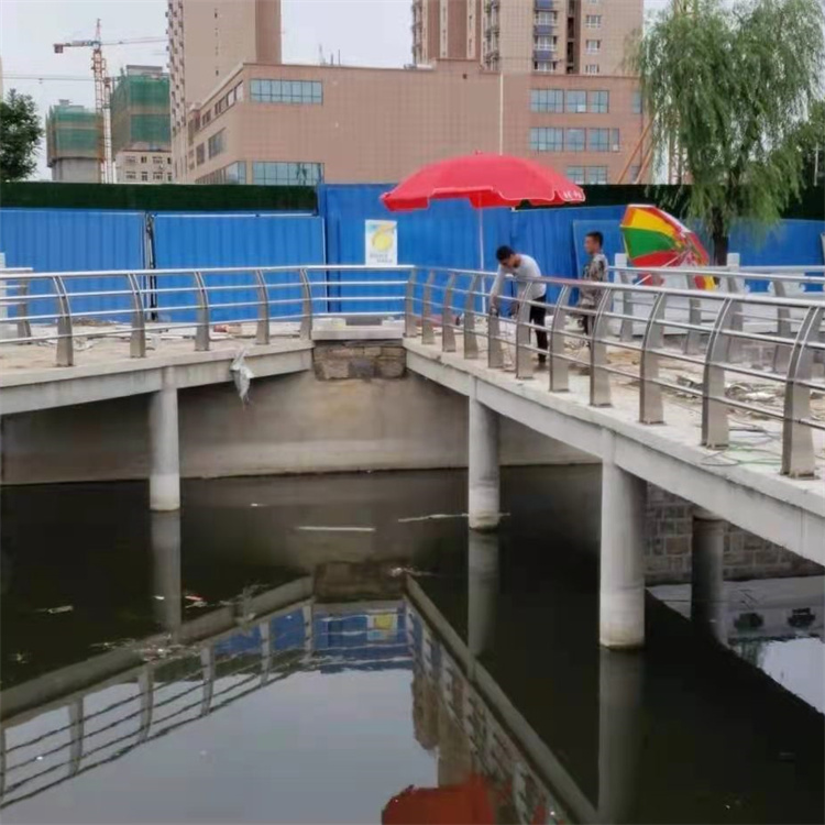 镀锌河道护栏行业内