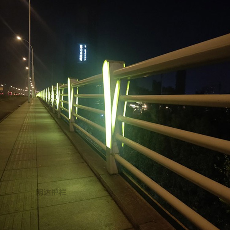 市政道路灯光护栏靠谱的靠谱的