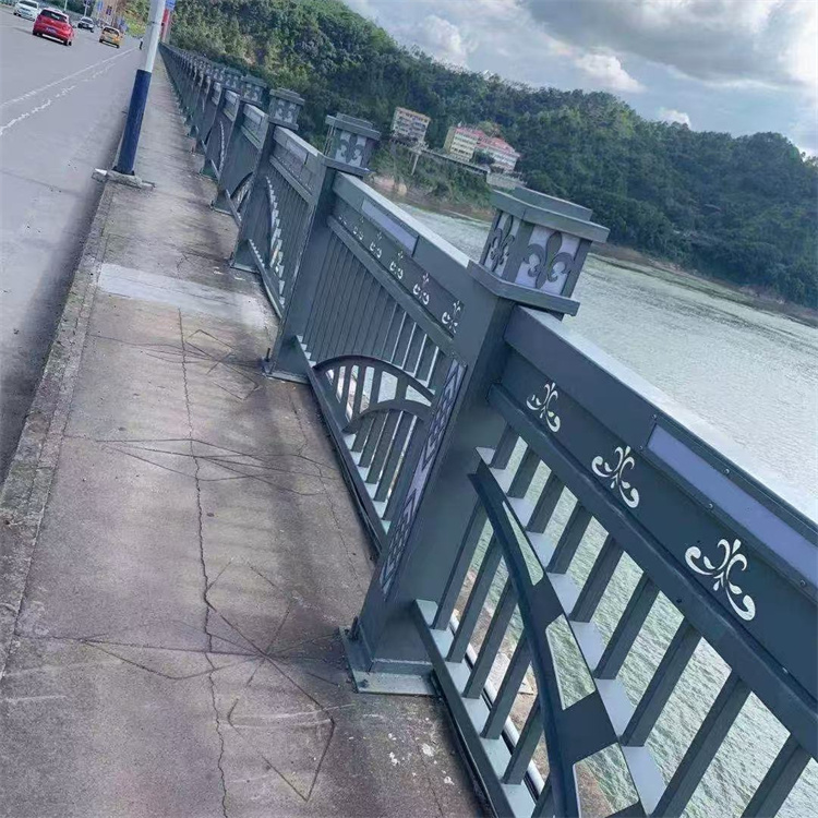 行业内道路桥梁护栏可靠的