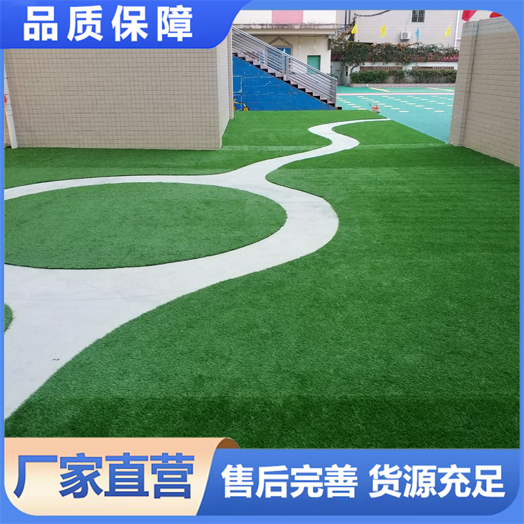 室内阳台人造草坪 装饰美观 易打理 营造自然绿意空间